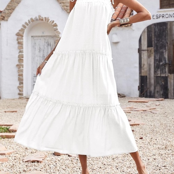 BTFBM Women’s White Strap Casual Tiered Ruffle Boho Maxi Dress size medium - Picture 5 of 9